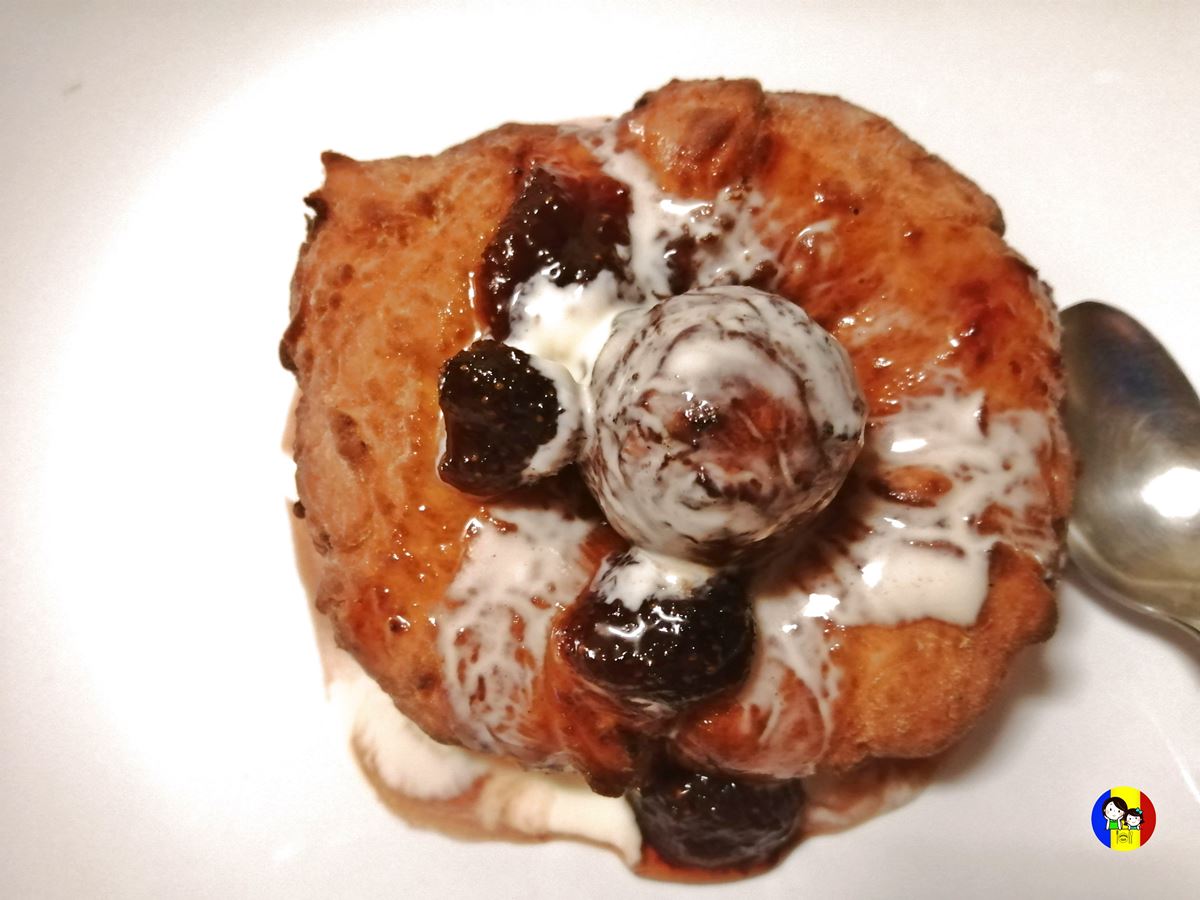 Romanian cheese doughnuts Papanași RomanianCook